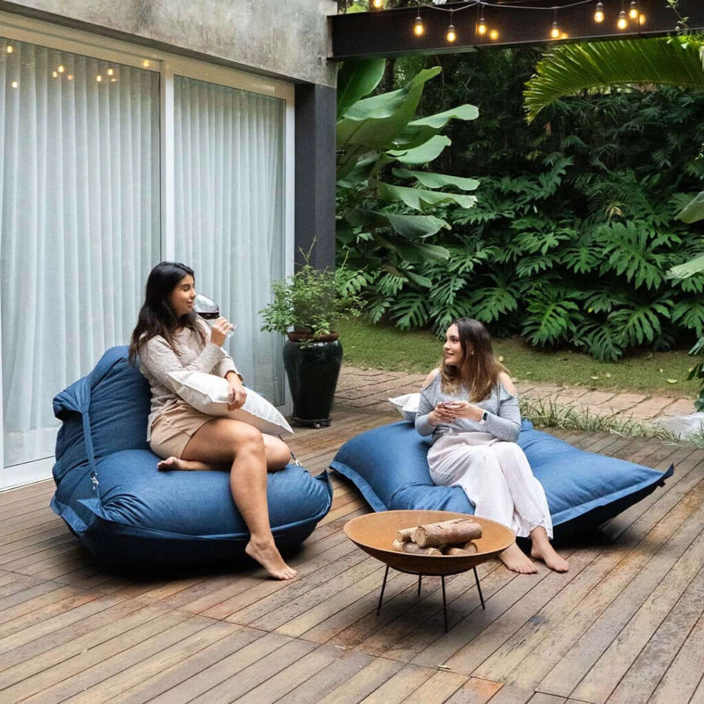 Entendemos que a criação de um ambiente ao ar livre confortável e estiloso começa com móveis e acessórios que unem funcionalidade e estética. Conheça nossa linha de móveis para jardim.