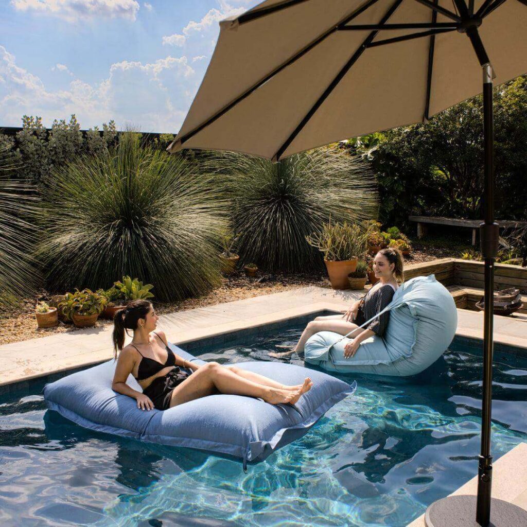 Uma solução elegante para quem deseja sofisticação e conforto na área externa de piscina e jardim.