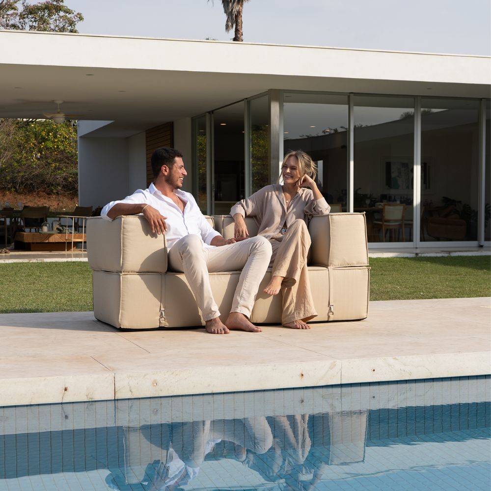 Para uma festa de Ano Novo 2025 inesquecível, combine conforto e elegância na decoração. Com elementos bem escolhidos, você criará um evento especial ao ar livre, proporcionando experiências únicas para os convidados.