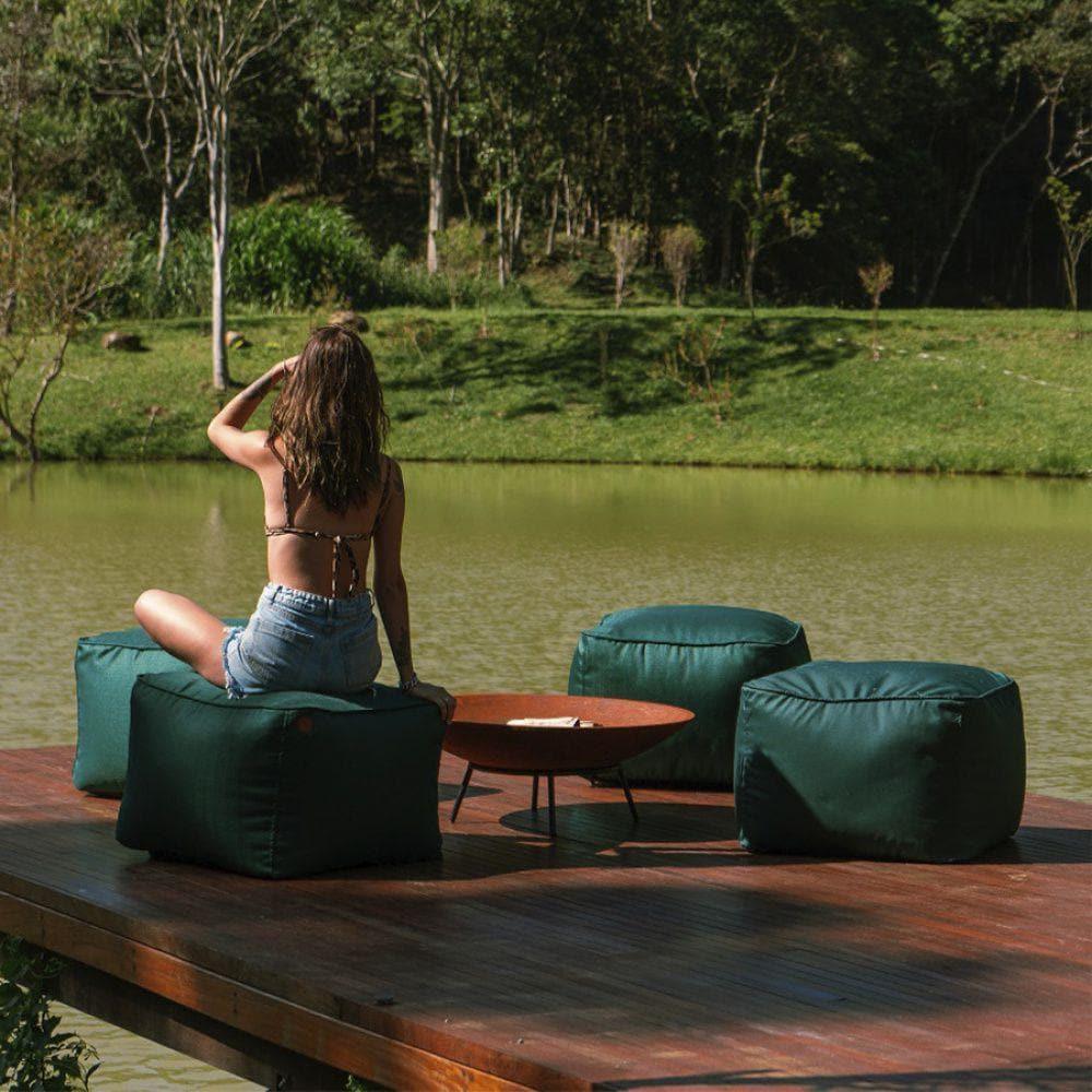  Ideais para áreas de descanso íntimas ou ambientes maiores, os puffs oferecem um toque de descontração, mantendo o ambiente elegante e acolhedor.
