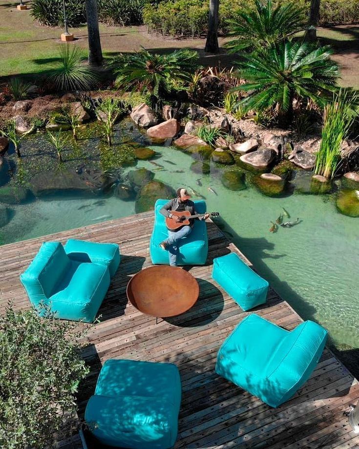 A Eco Flame Garden oferece puffs para jardim e apoiadores que combinam elegância e conforto, ideais para criar um ambiente relaxante e acolhedor. Disponíveis em diversas cores e designs, os puffs podem ser escolhidos para complementar qualquer estilo decorativo e transformar seu jardim em um espaço único e confortável.
