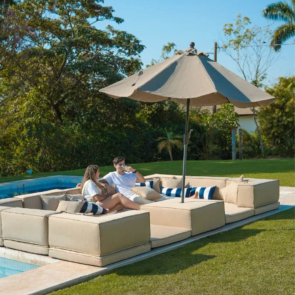 A área externa da casa é uma extensão do lar e merece tanta atenção quanto os ambientes internos, especialmente quando se trata de decoração. Com a chegada do verão, é o momento ideal para renovar o jardim, quintal ou varanda e aproveitar ao máximo o tempo ao ar livre.