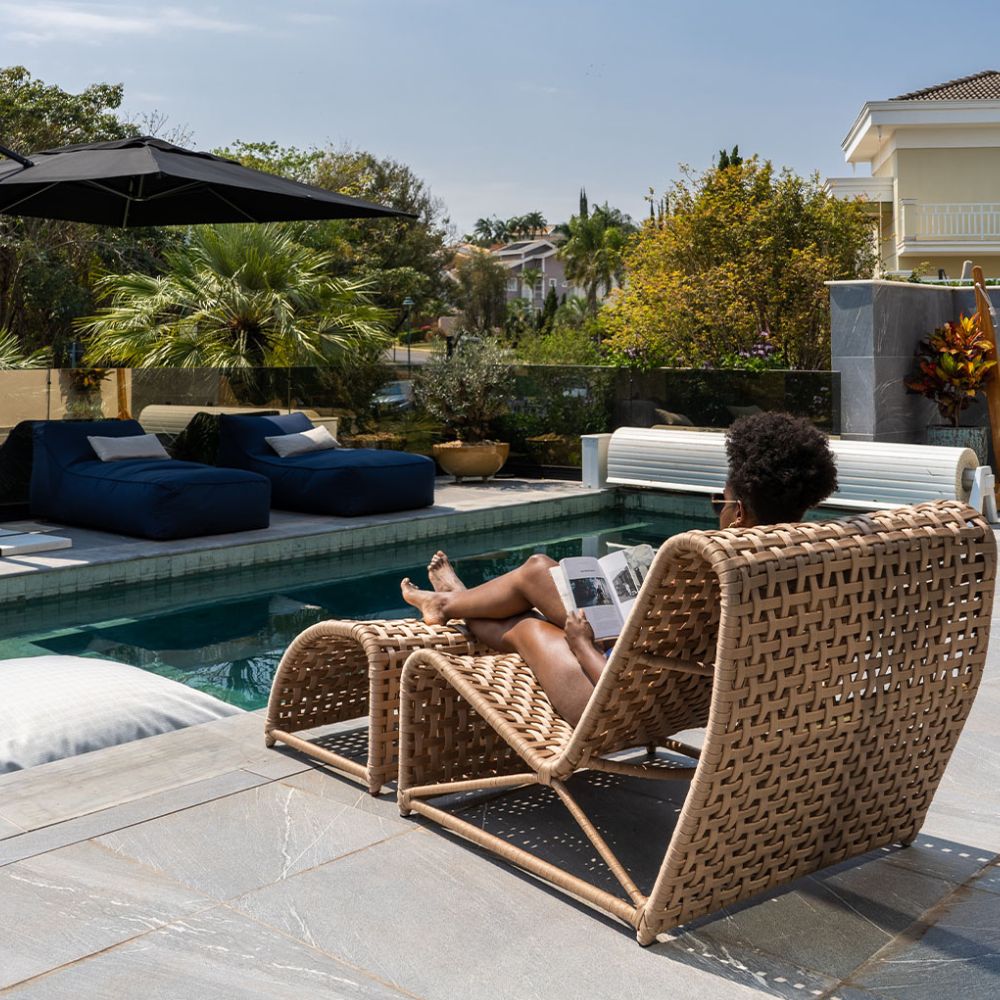 Investir em móveis para piscina e jardim exige foco em durabilidade, estilo e conforto. Na Eco Flame Garden, oferecemos peças resistentes às intempéries, que enriquecem a experiência ao ar livre.