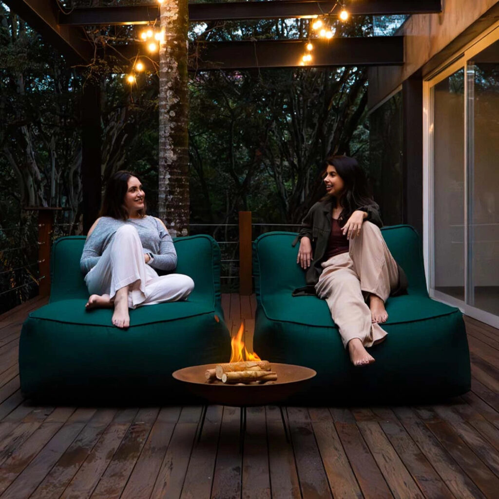 Um tacho para lareira externa não é apenas uma peça funcional, mas também um elemento de destaque na decoração do seu espaço. Seu design elegante e sofisticado complementa o ambiente, criando um espaço acolhedor e convidativo.