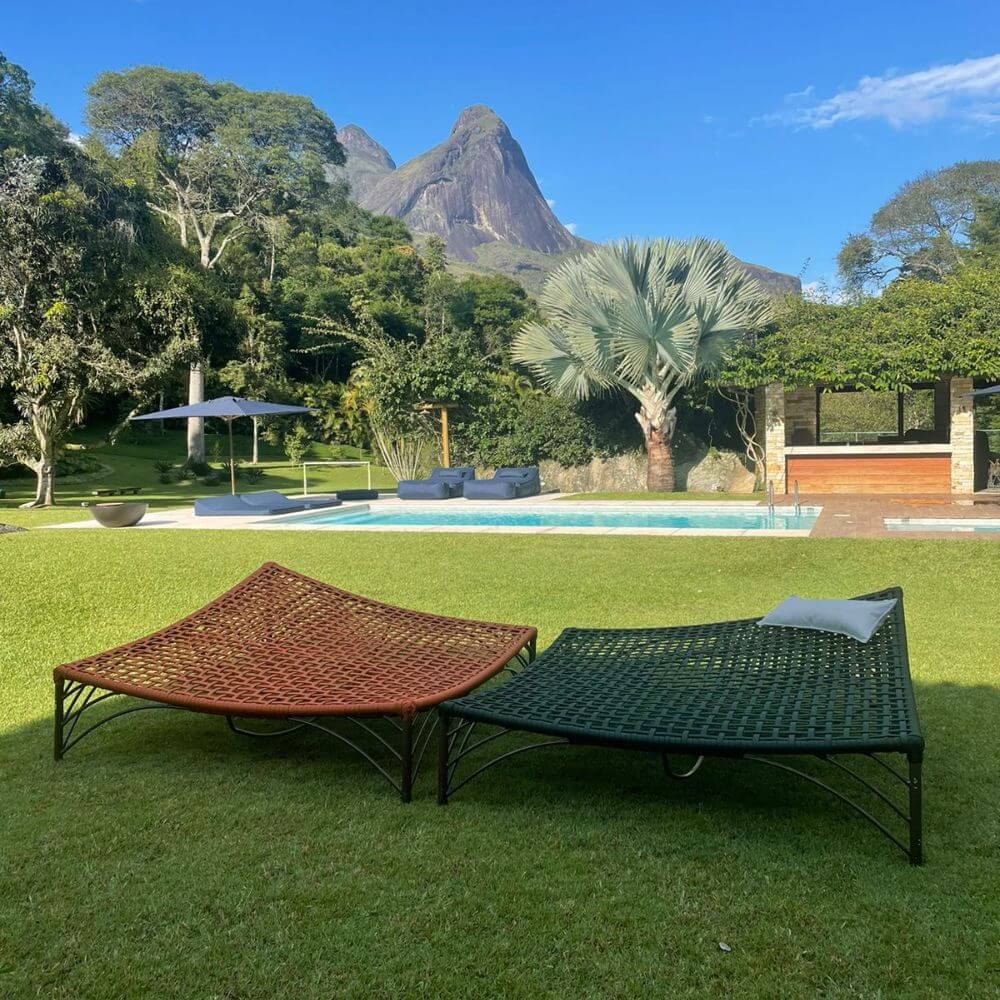 A rede jambo tramada é uma excelente adição para transformar a área externa em um espaço perfeito para descanso e lazer.