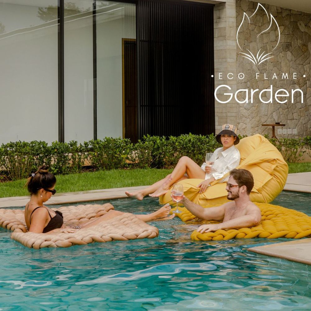 O tapete flutuante da Eco Flame Garden foi projetado para oferecer conforto superior, com materiais e design ergonômico que se adaptam ao corpo. Ideal para momentos de relaxamento na piscina, ele garante um ambiente acolhedor e confortável, proporcionando uma experiência agradável sempre que desejado.
